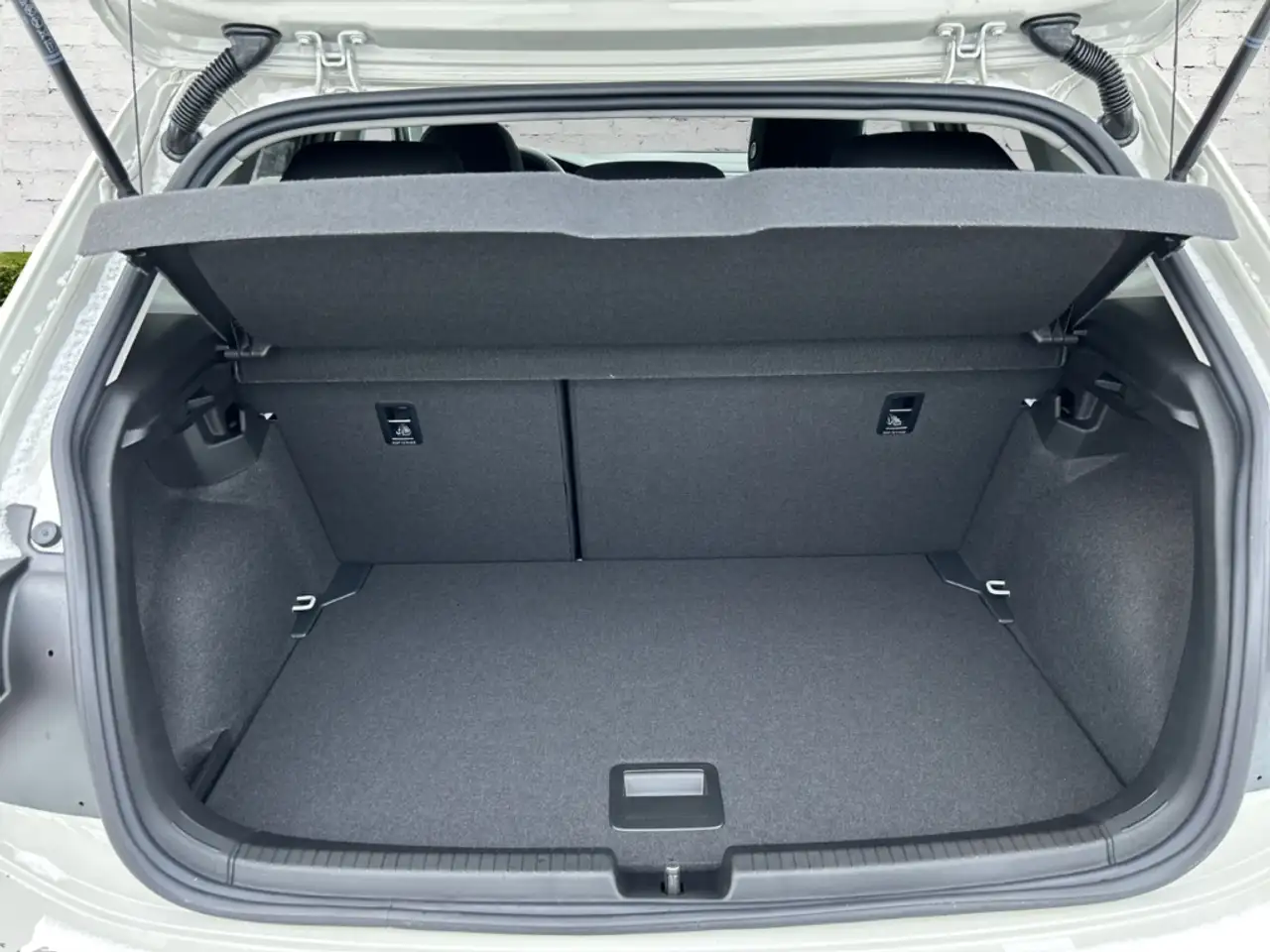 Volkswagen Polo VI 16