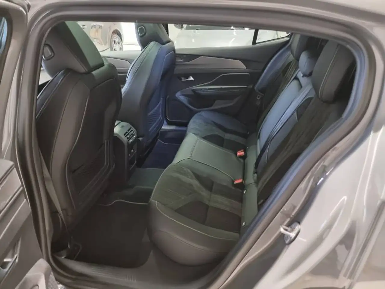 Peugeot 408 1 10