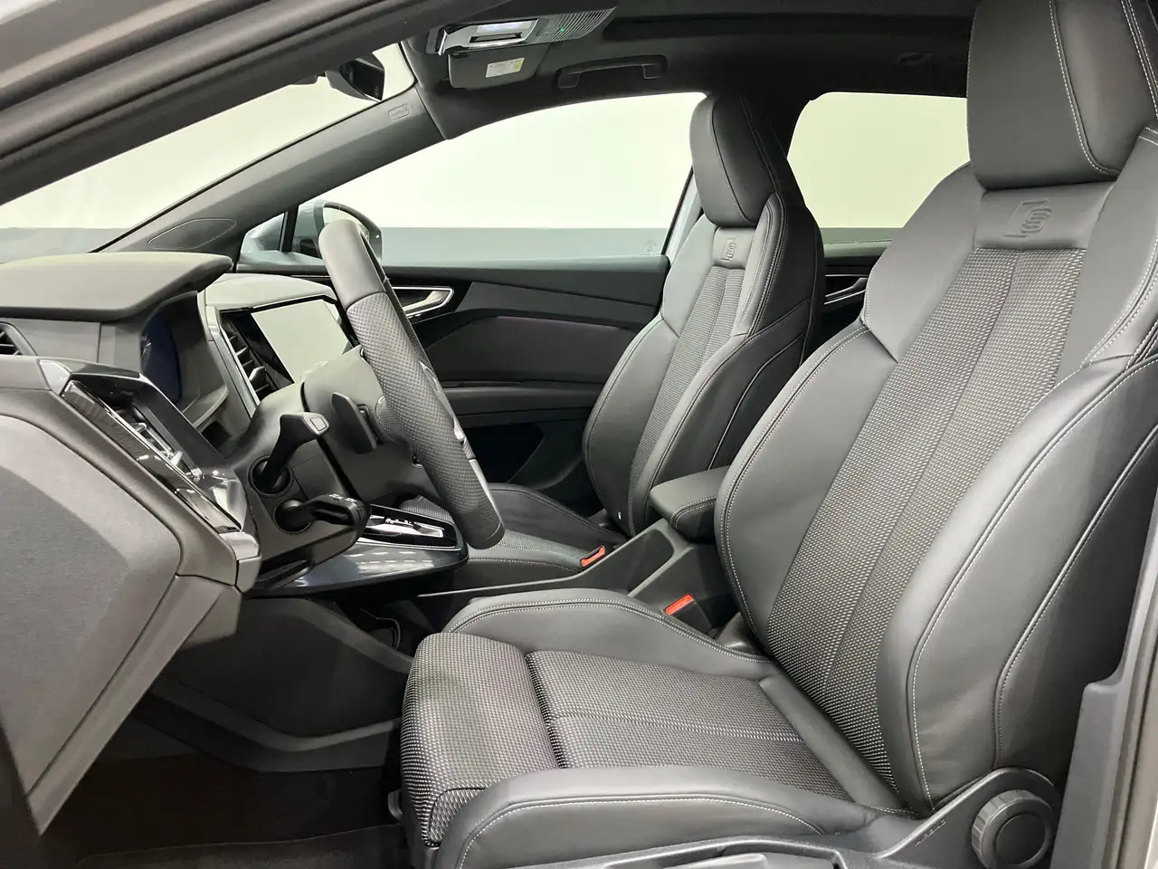 Audi Q4 9