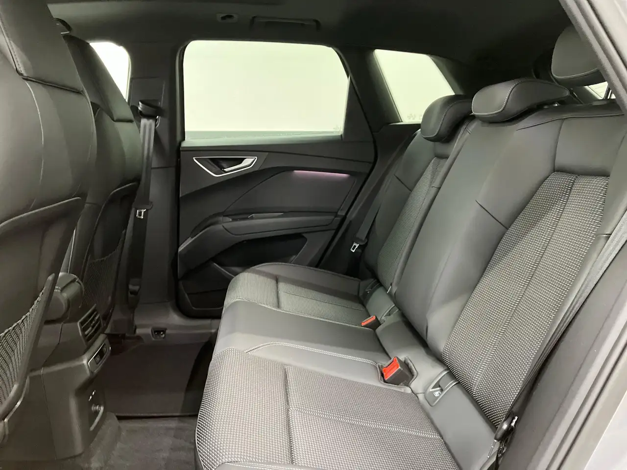 Audi Q4 10