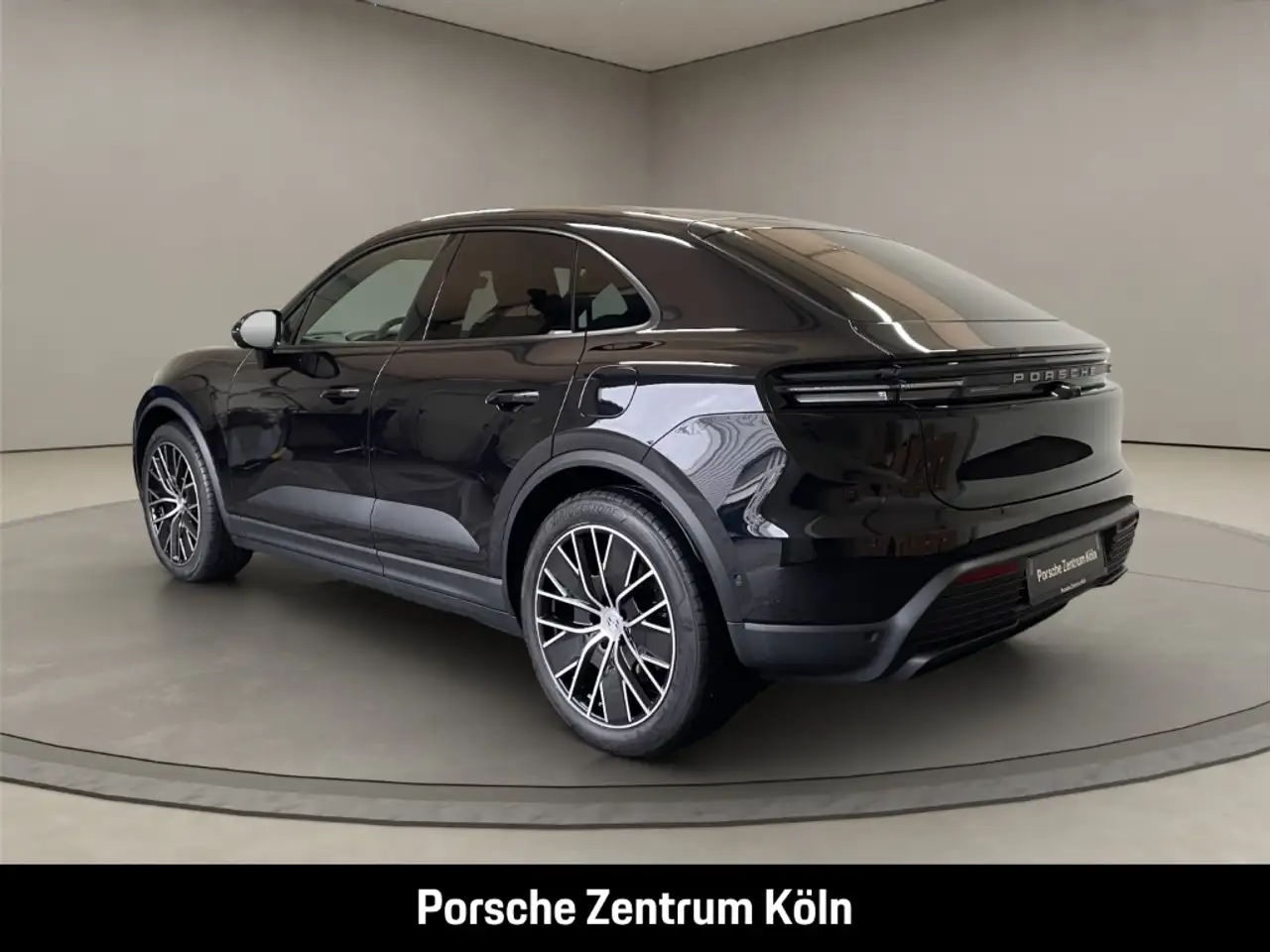Porsche Macan 4 3