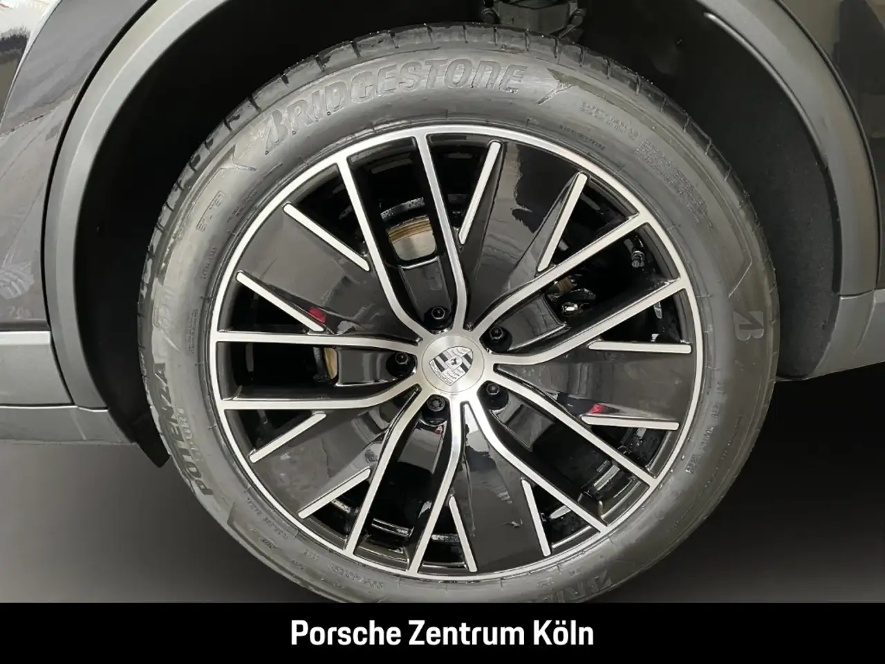Porsche Macan 4 11