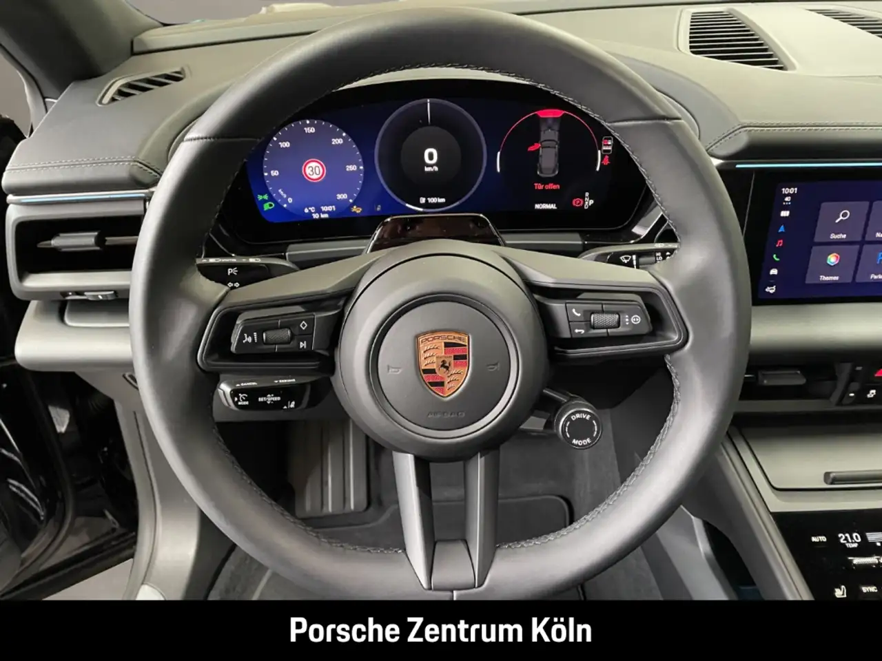 Porsche Macan 4 15