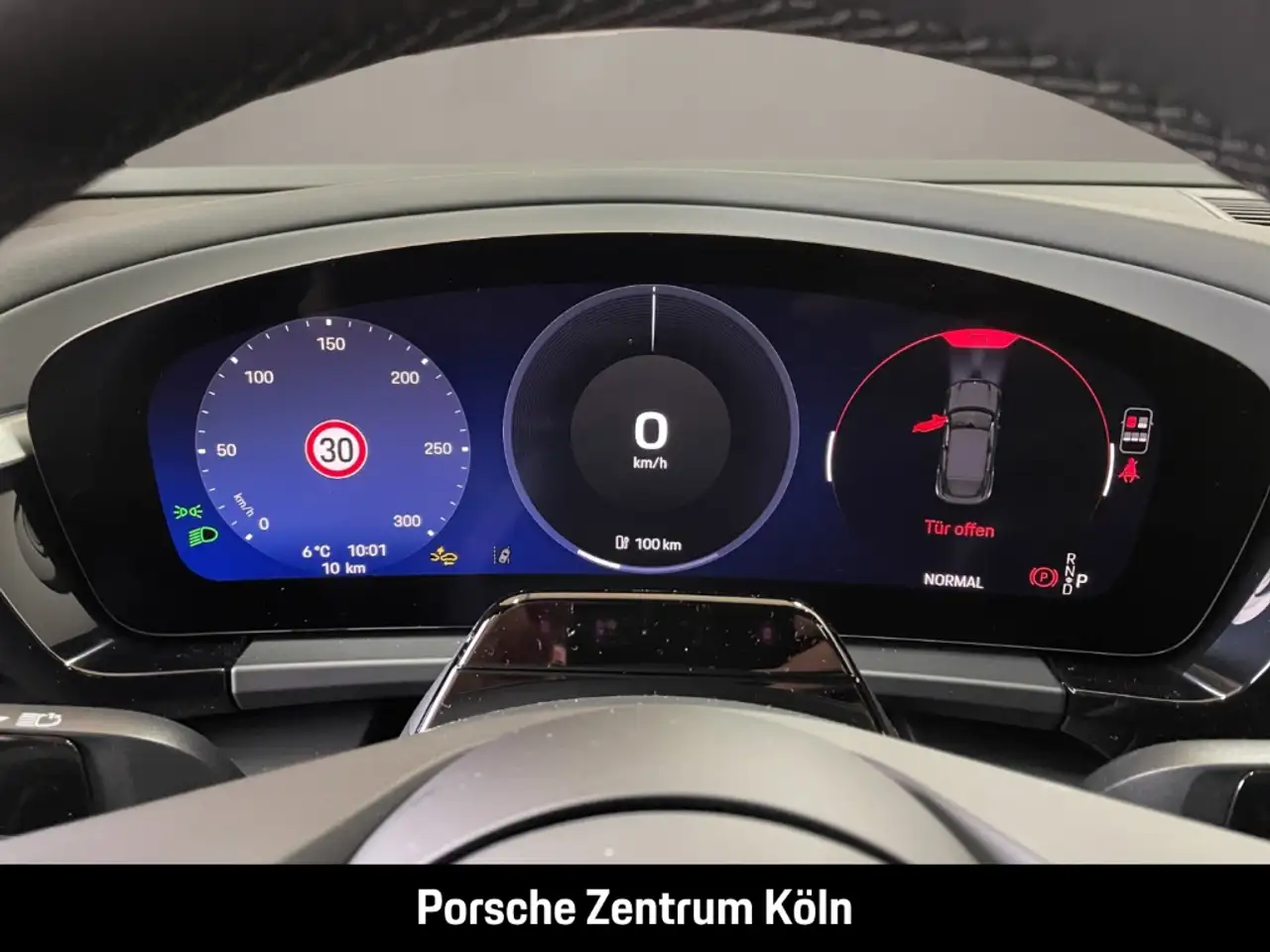 Porsche Macan 4 16