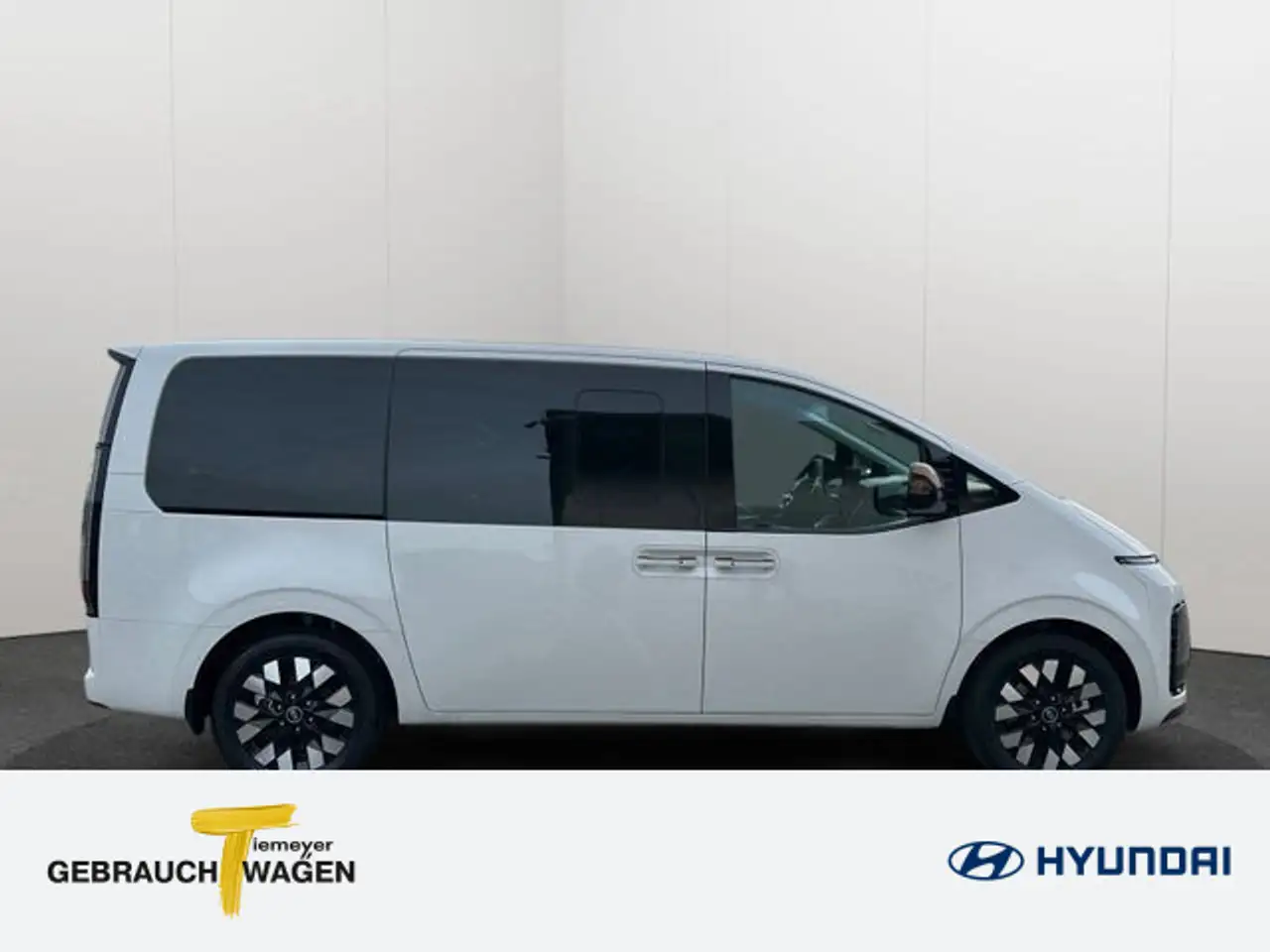 Hyundai STARIA 4