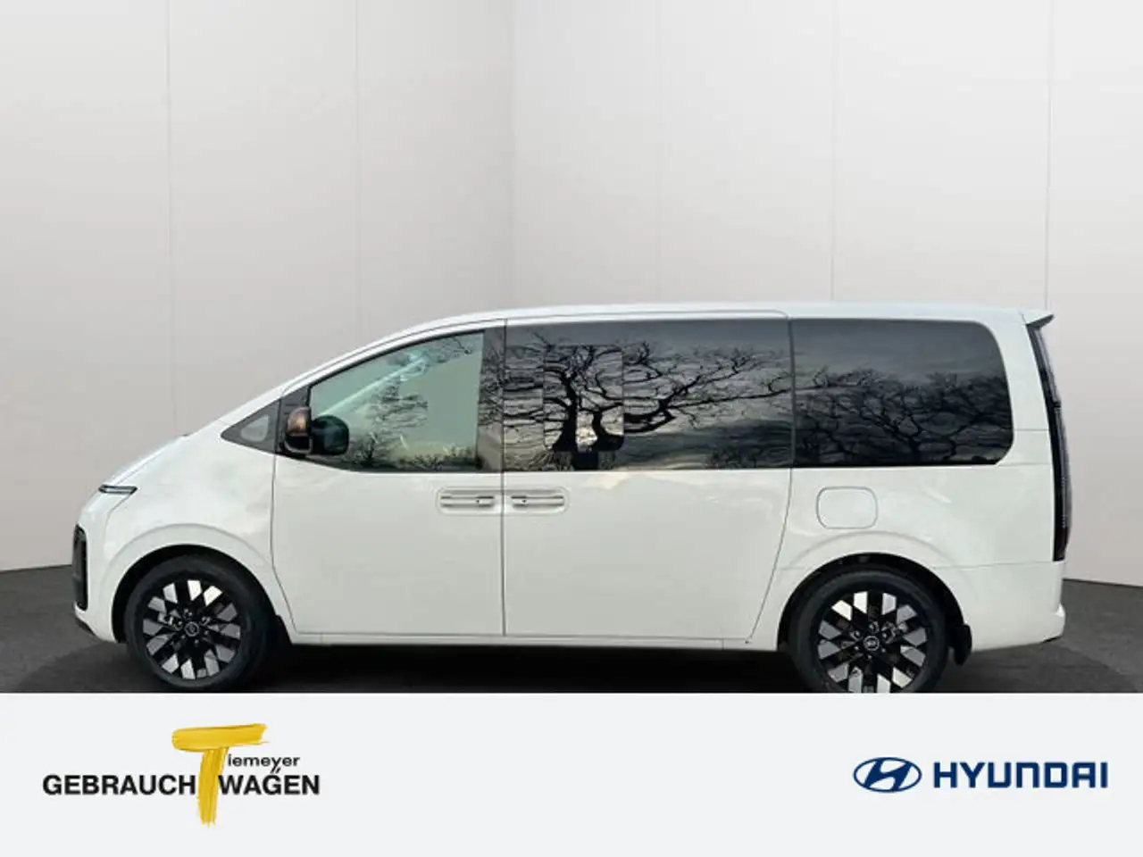 Hyundai STARIA 8