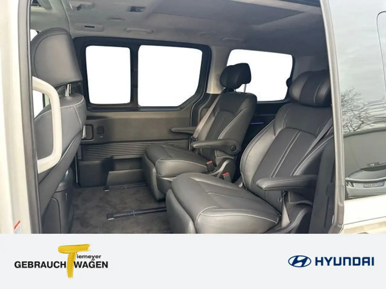 Hyundai STARIA 11