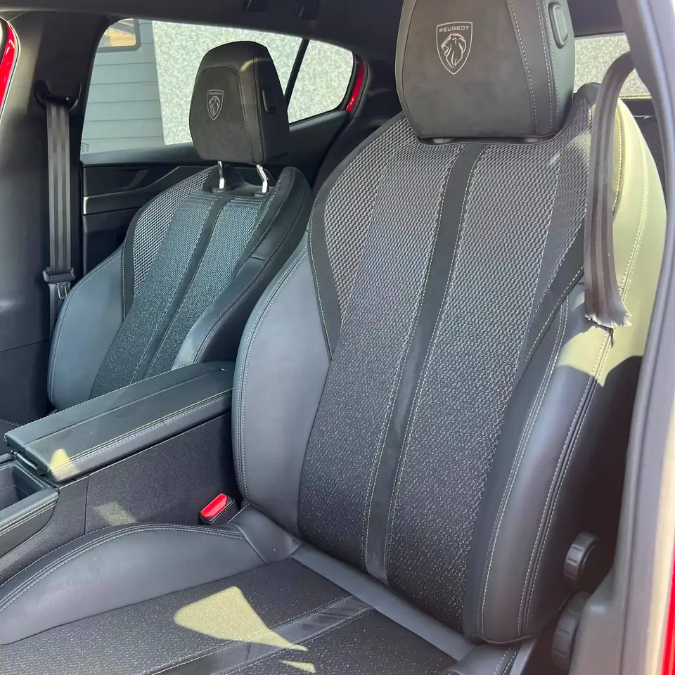 Peugeot 408 9
