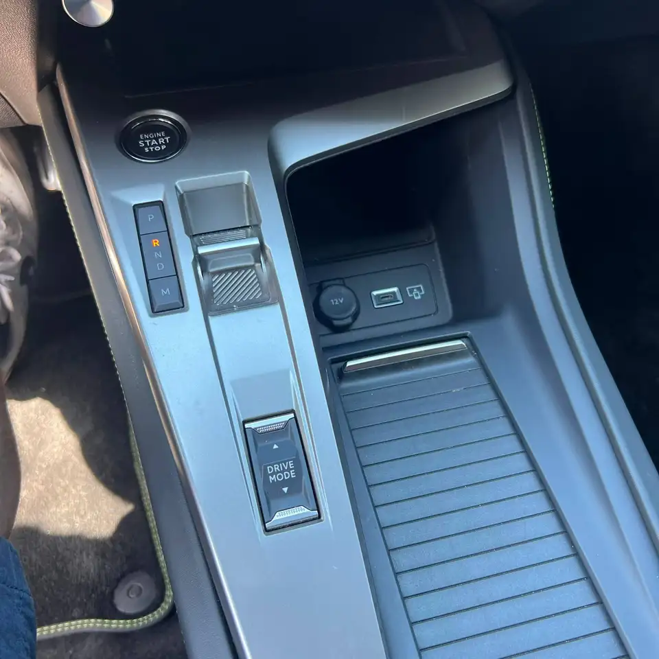 Peugeot 408 10