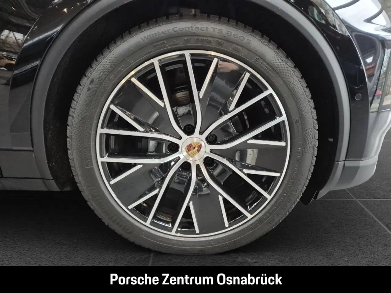 Porsche Macan 4 12