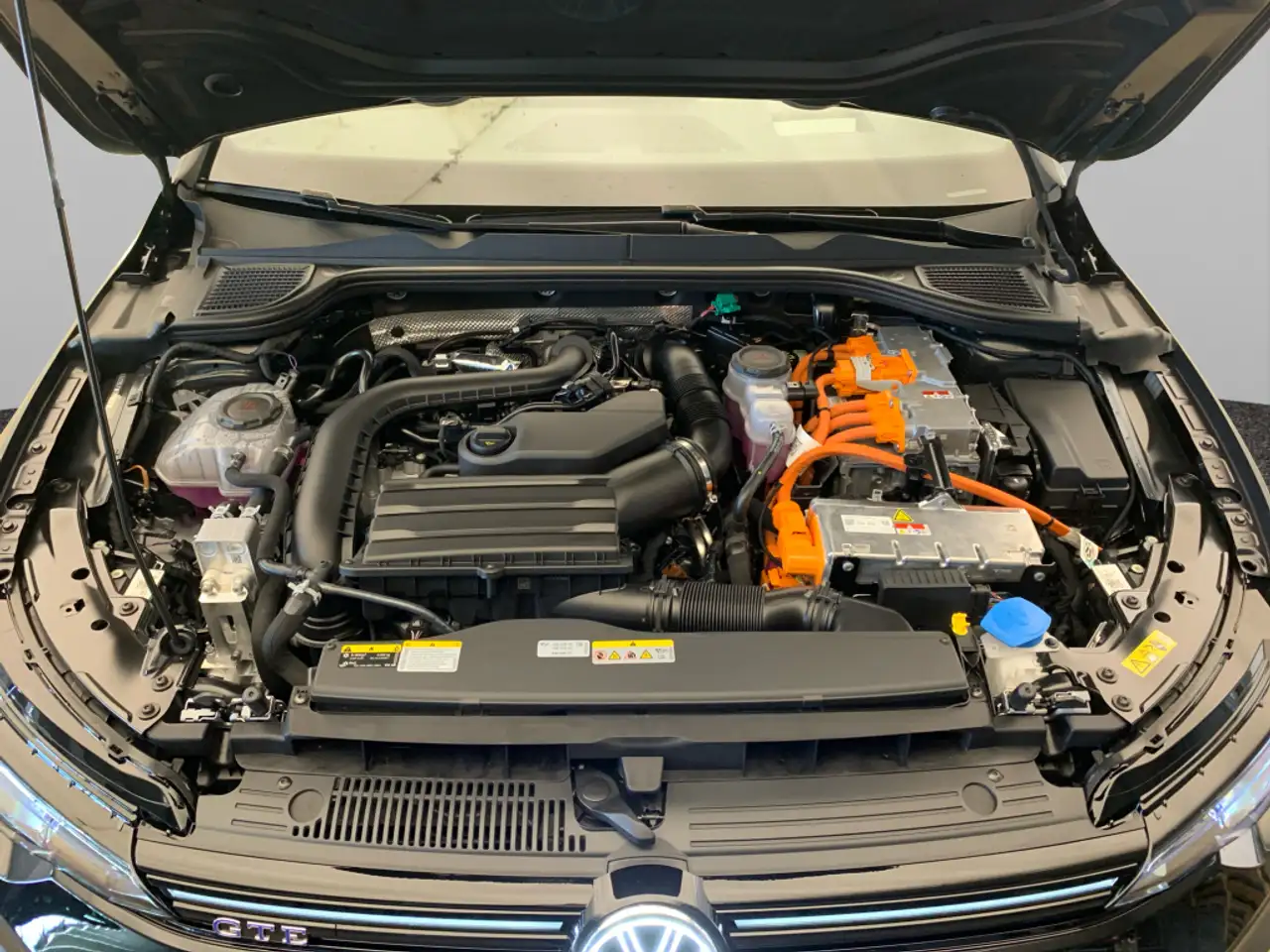 Volkswagen Golf 16