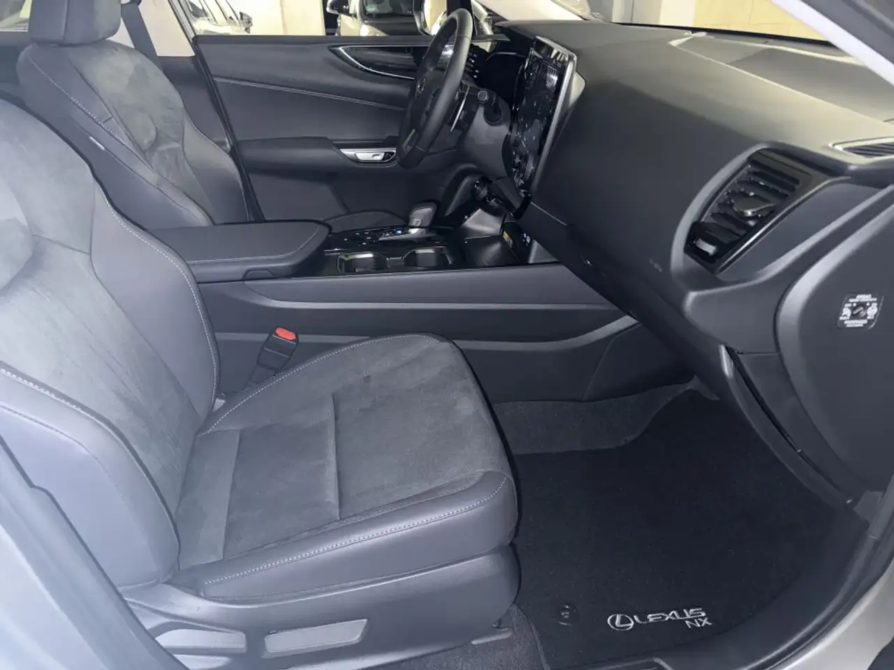 Lexus NX 8