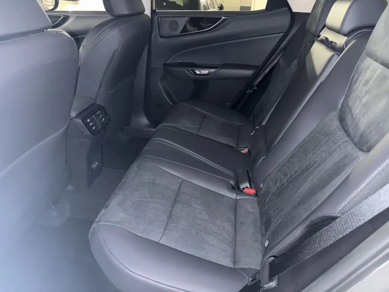 Lexus NX 9