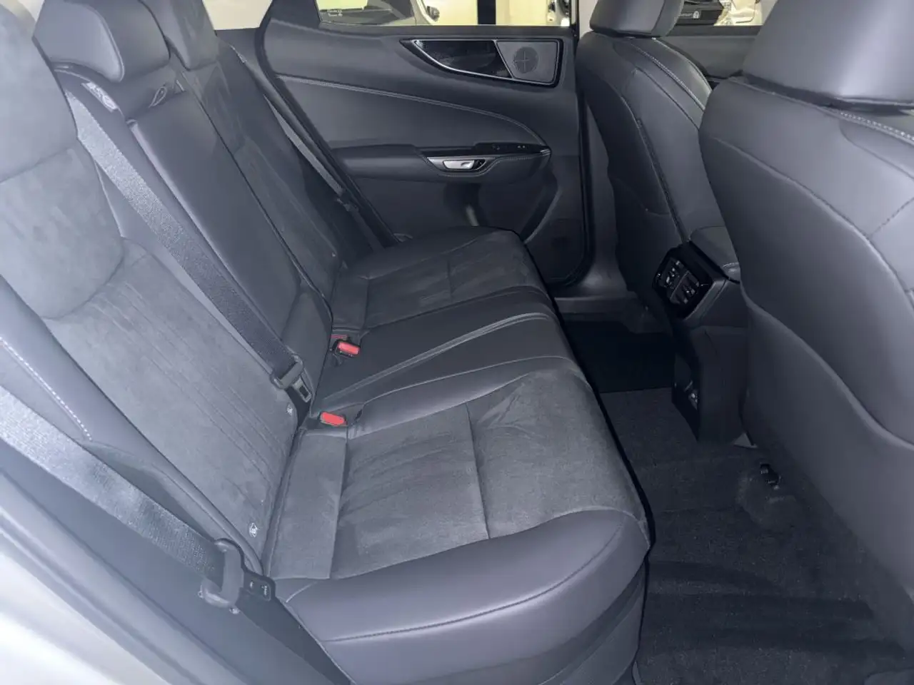 Lexus NX 10