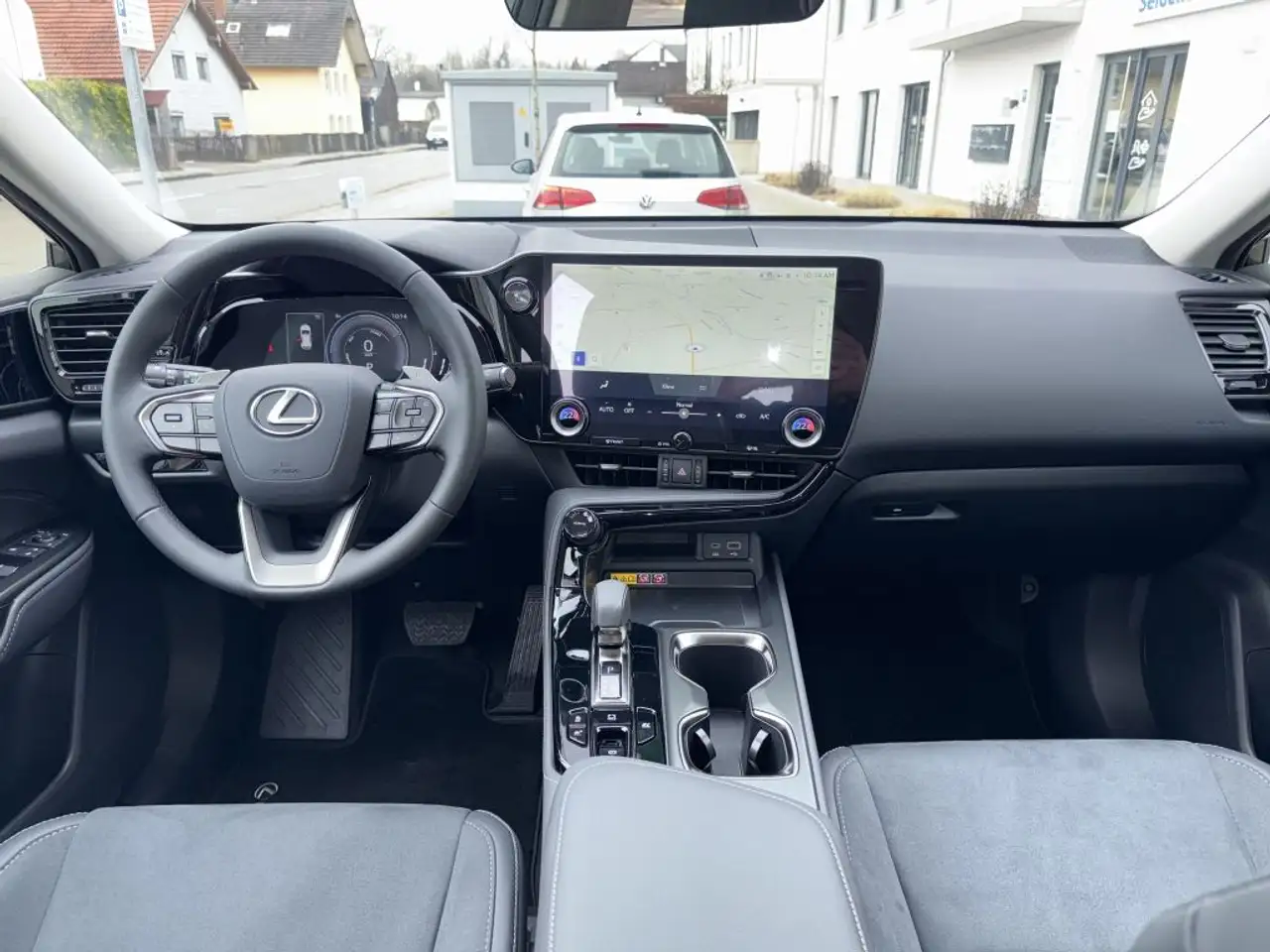 Lexus NX 11