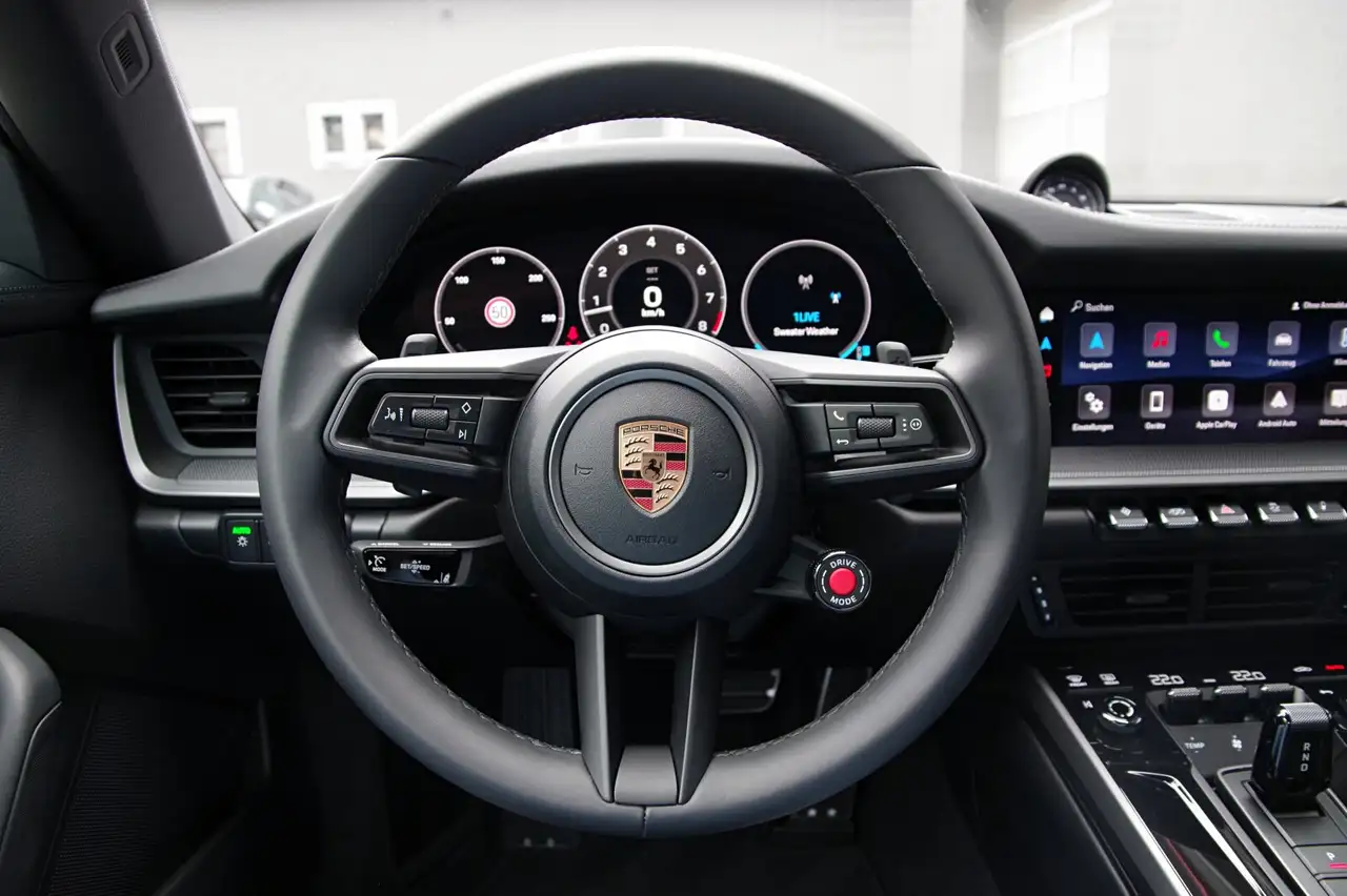 Porsche 992 8