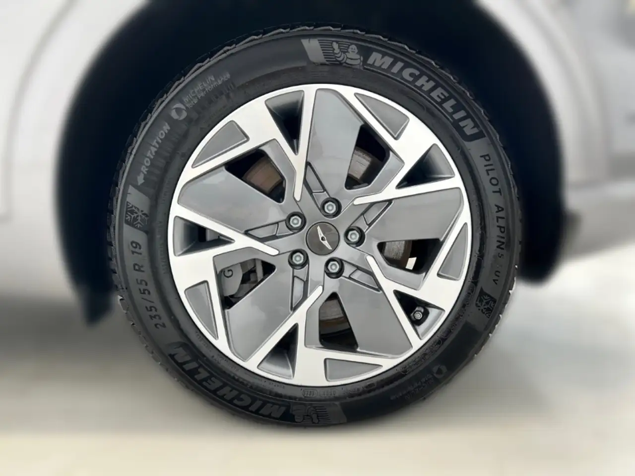 Genesis GV70 9