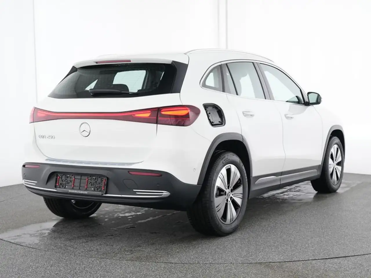Mercedes-Benz EQA 250 2