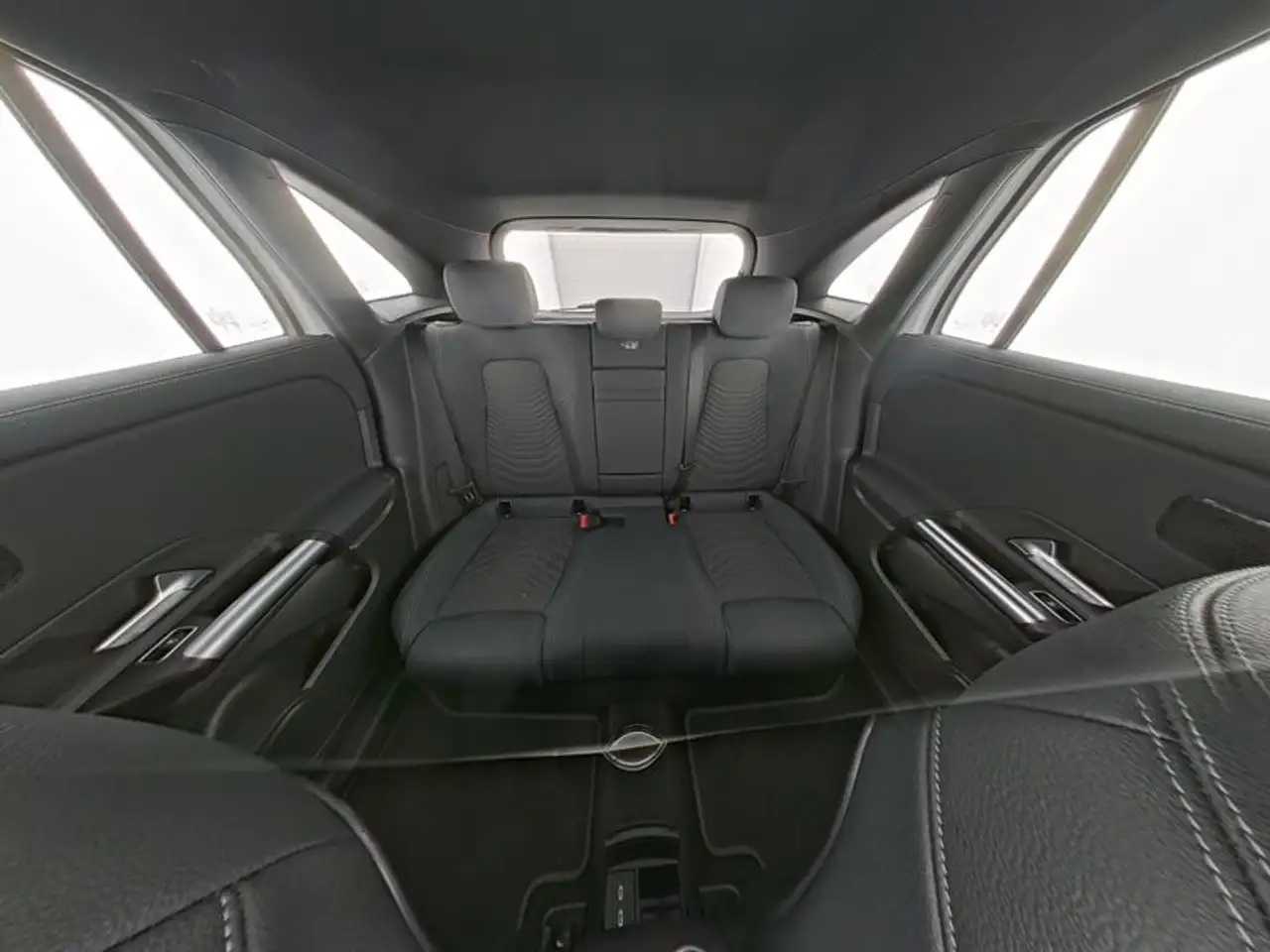 Mercedes-Benz EQA 250 7