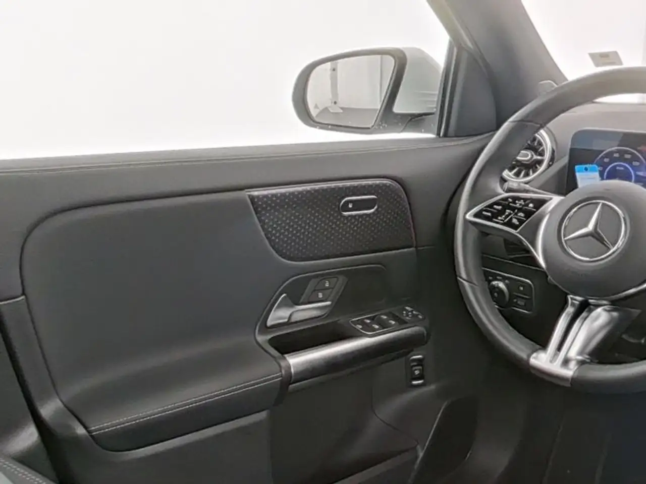 Mercedes-Benz EQA 250 8