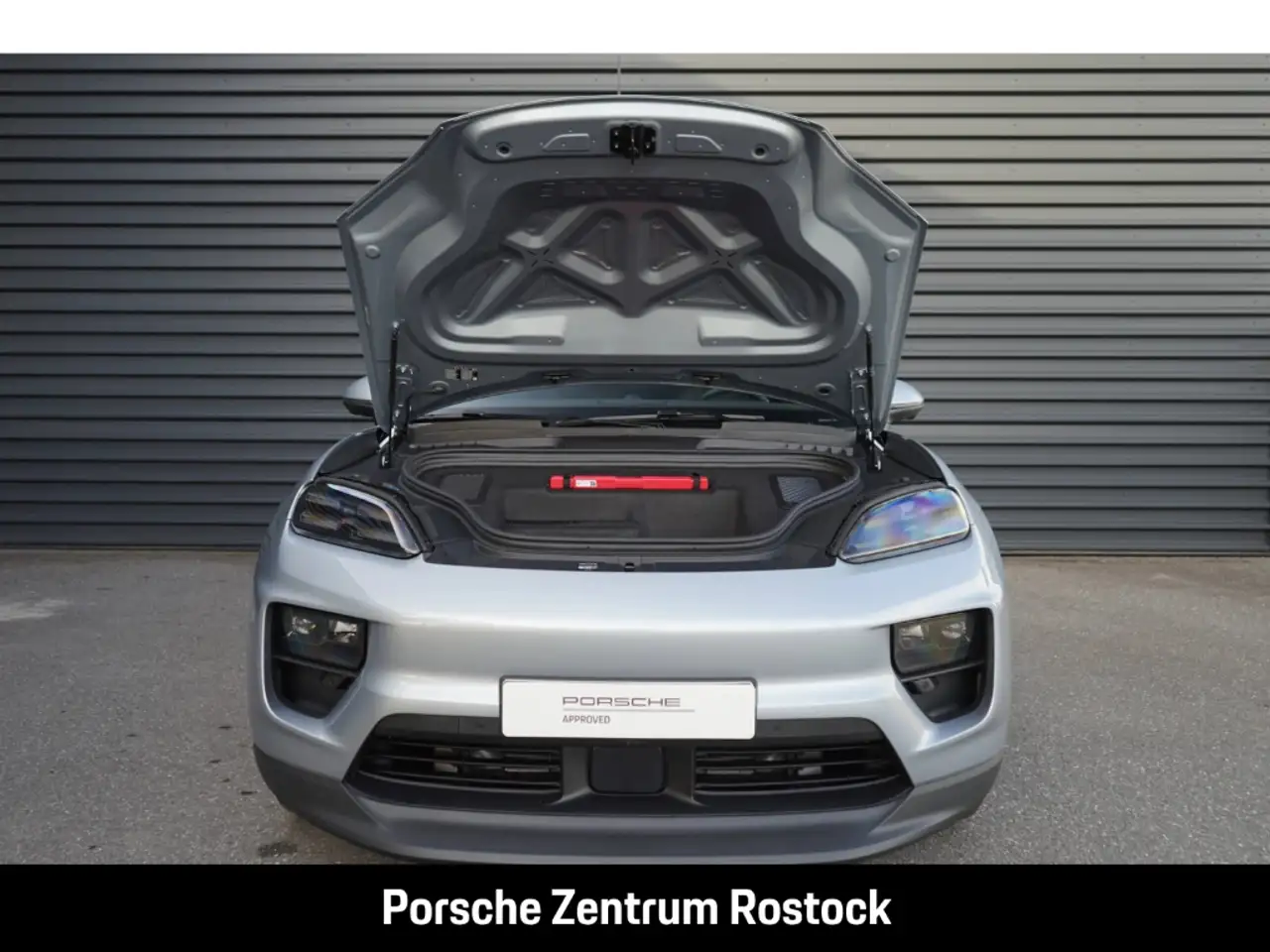 Porsche Macan 4 10
