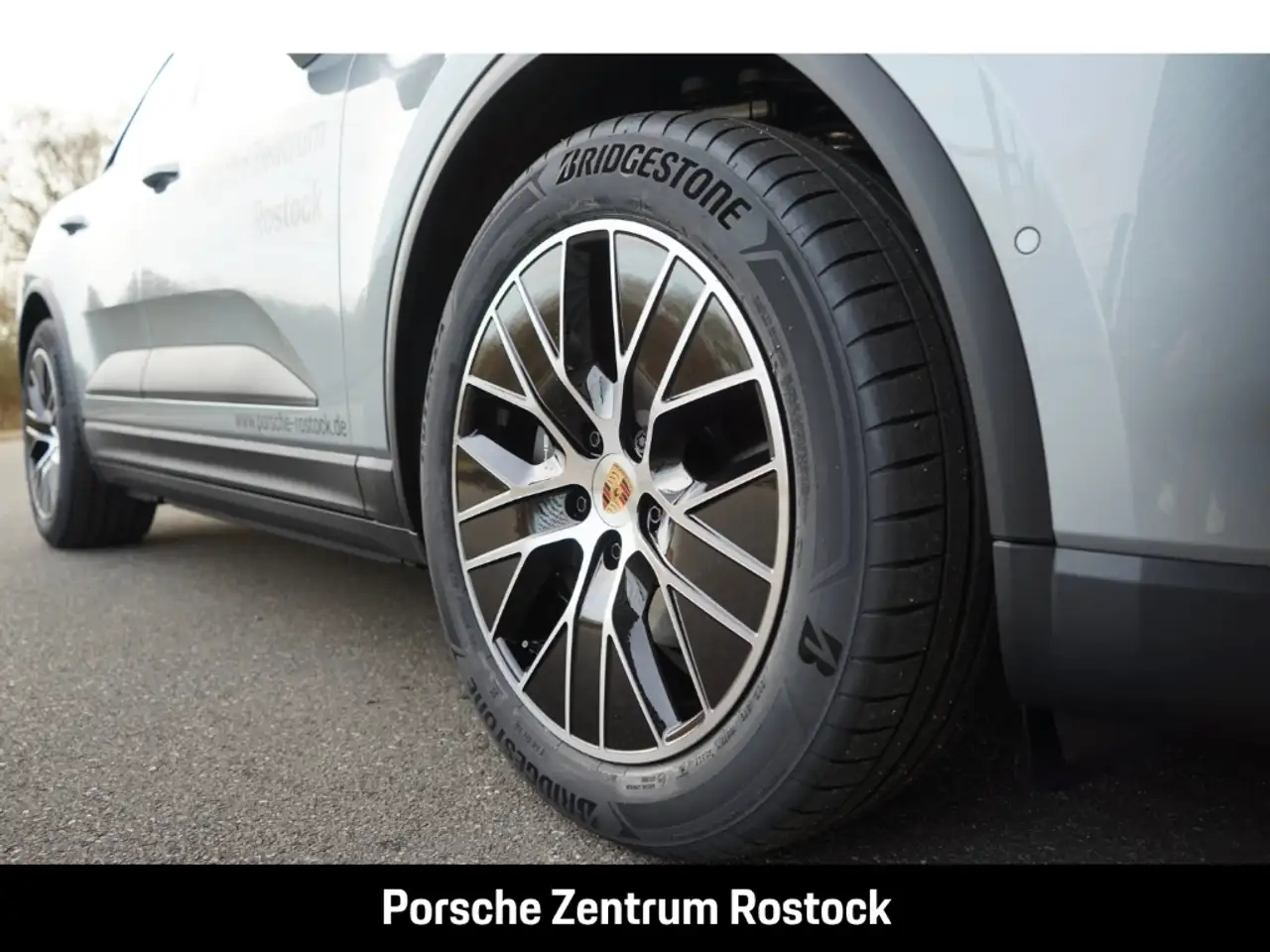 Porsche Macan 4 12