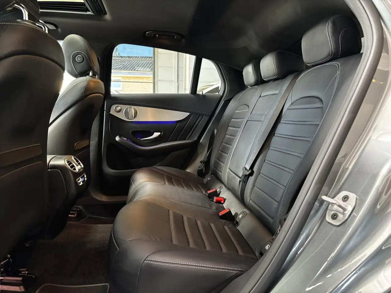Mercedes-Benz GLC 300 11