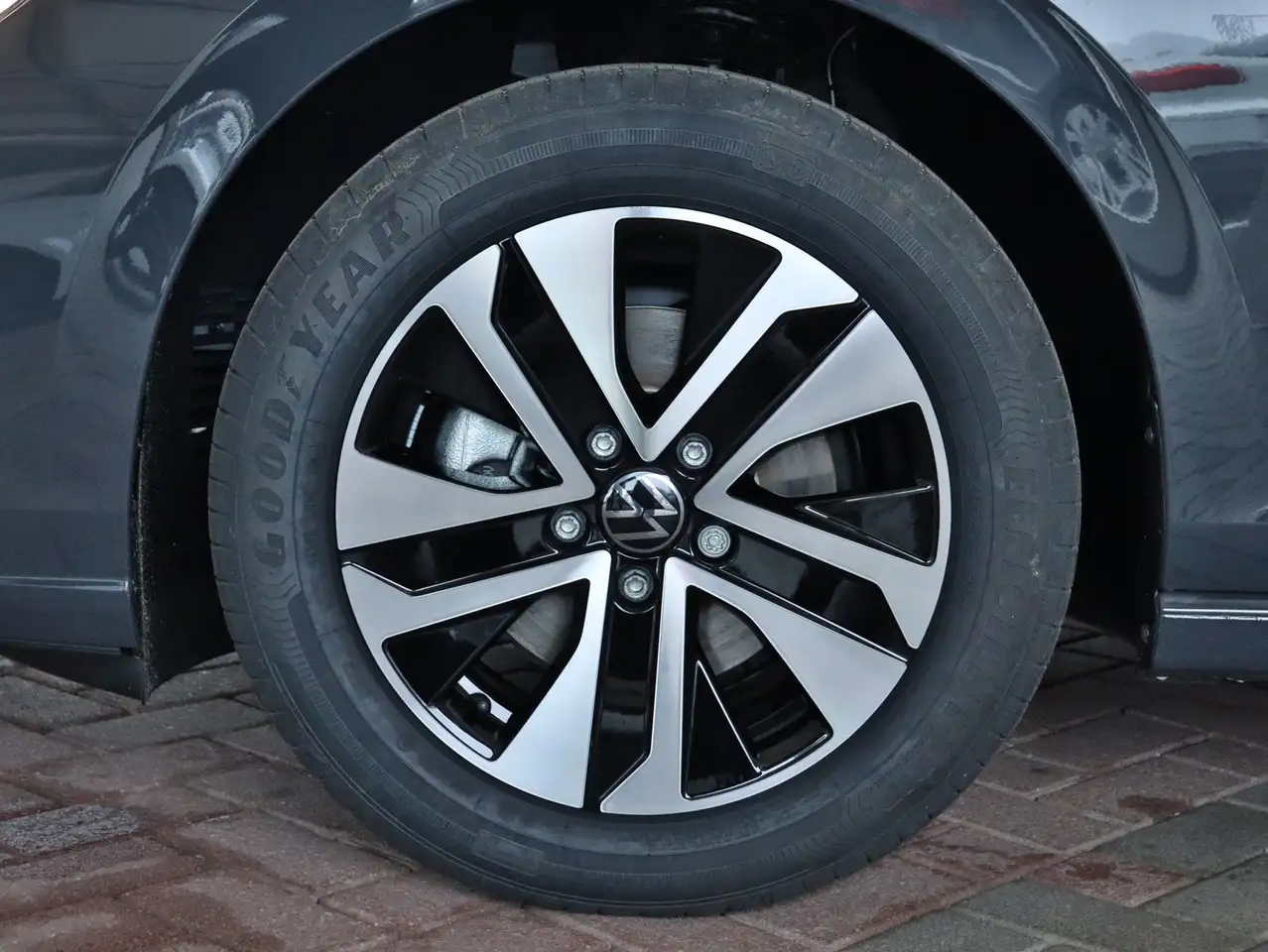 Volkswagen Golf VIII 11