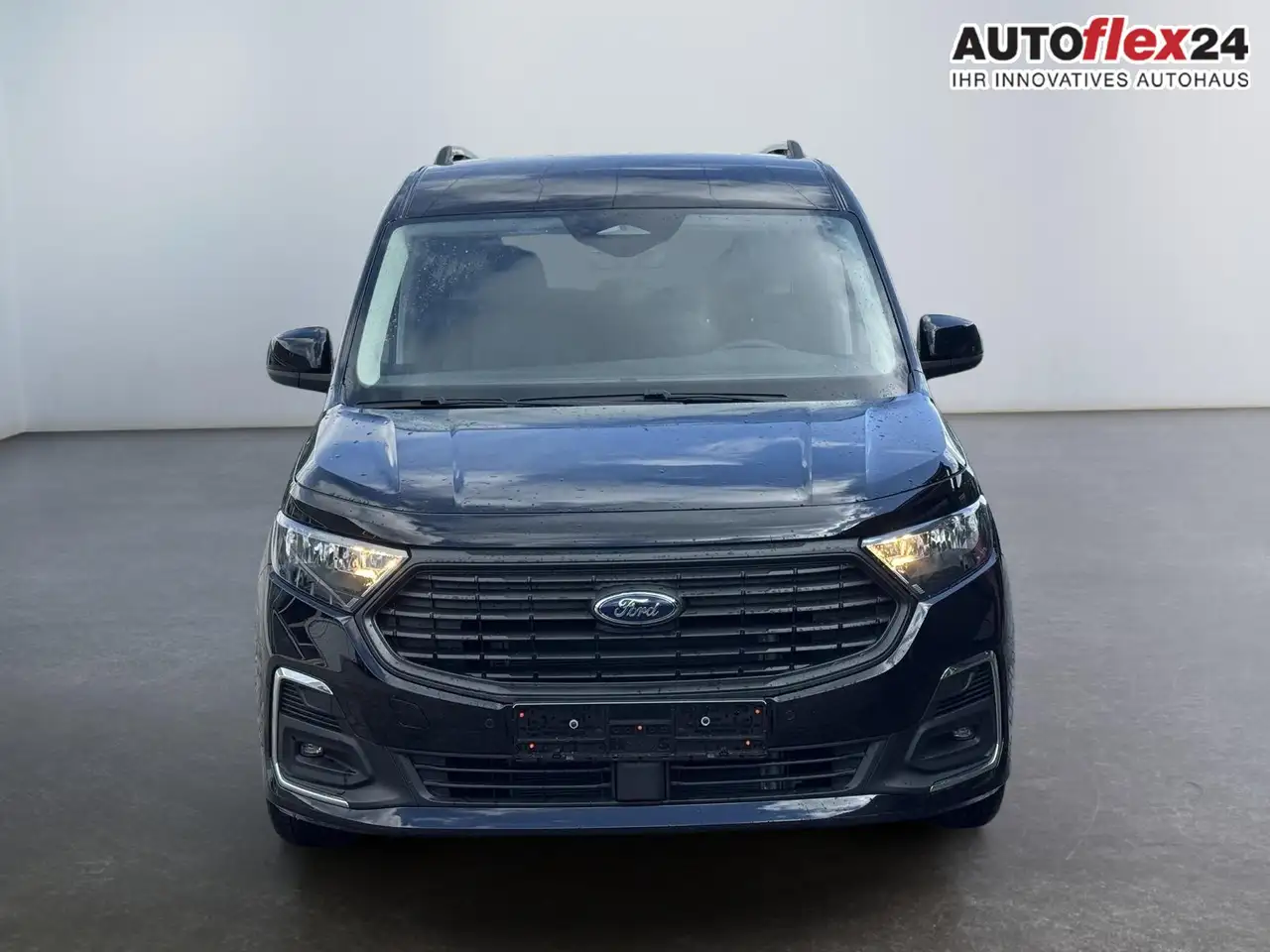 Ford Grand 3