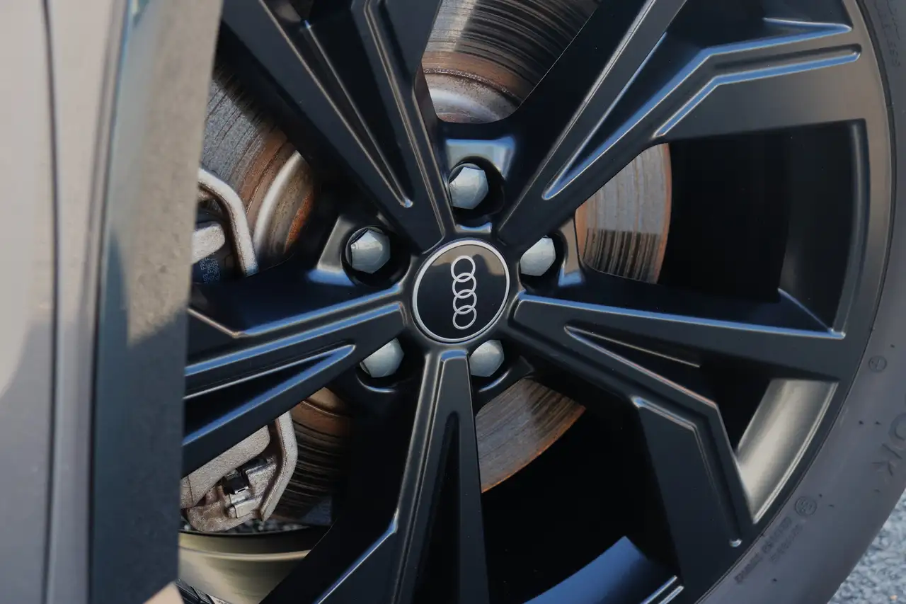 Audi Q4 5