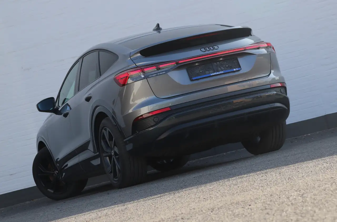 Audi Q4 6