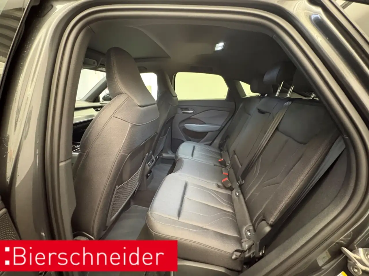 Audi Q3 8