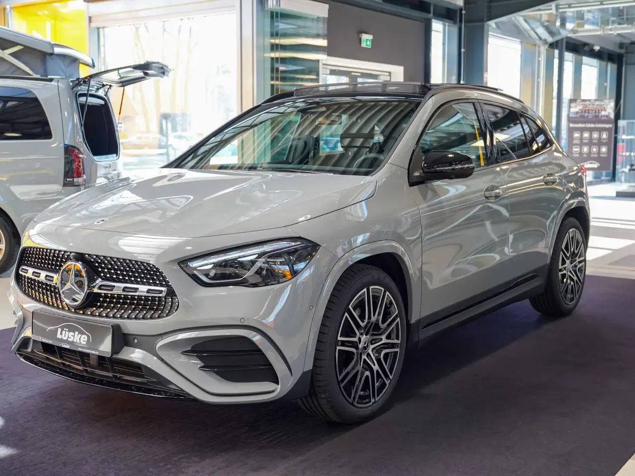 Mercedes-Benz GLA 200 6