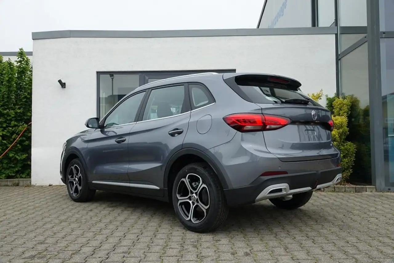MG ZS Hybrid+ 3