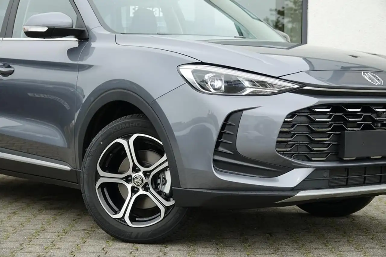 MG ZS Hybrid+ 4