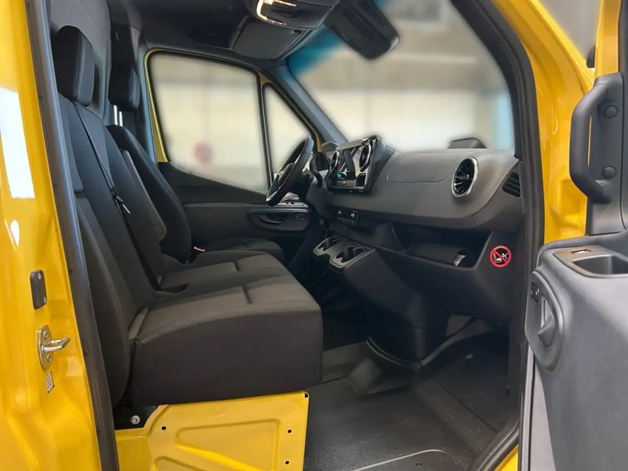 Mercedes-Benz eSprinter 414 12