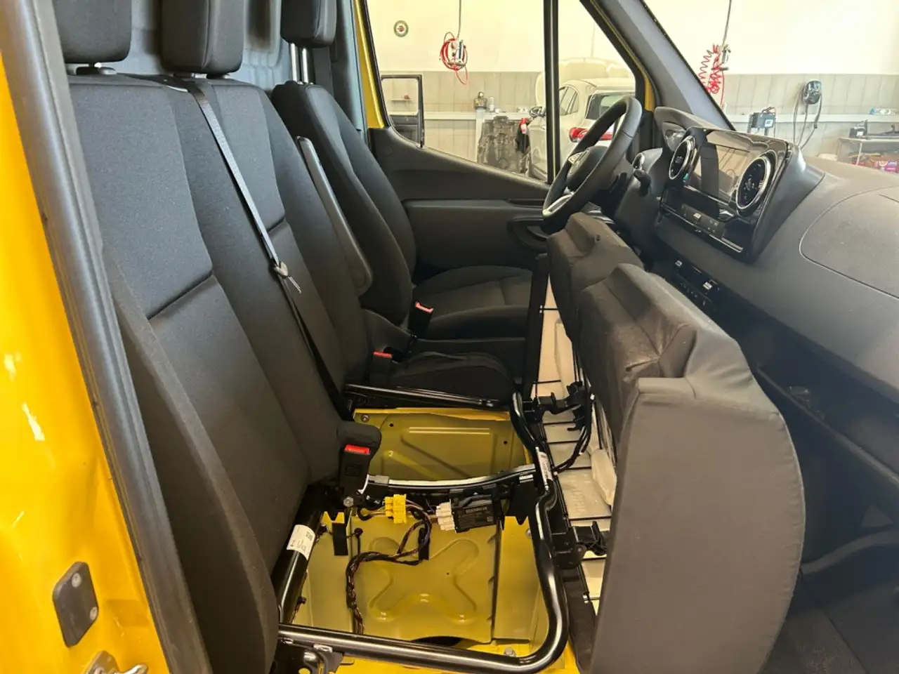 Mercedes-Benz eSprinter 414 14