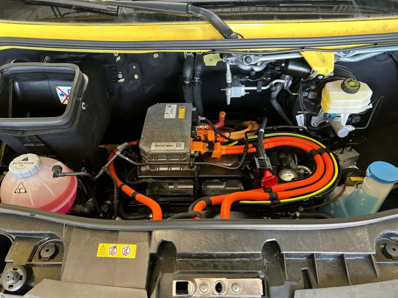 Mercedes-Benz eSprinter 414 18