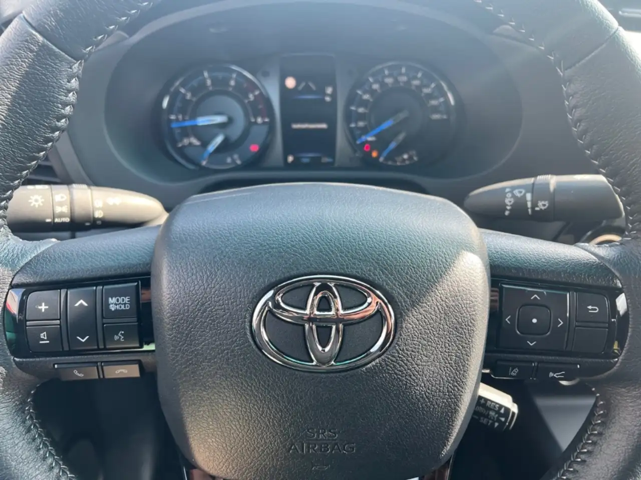 Toyota Hilux 16