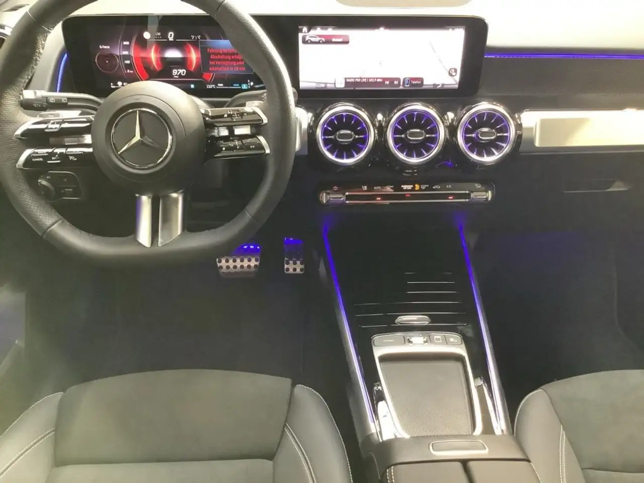 Mercedes-Benz GLB 220 12