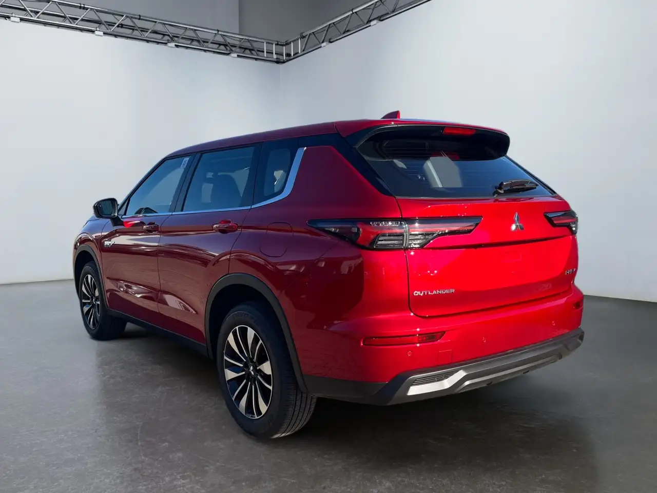 Mitsubishi Outlander 4