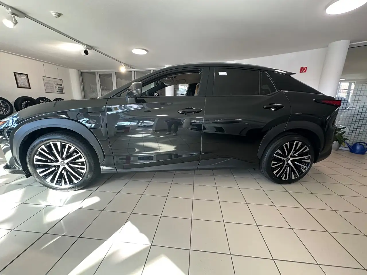 Lexus RZ 500 5