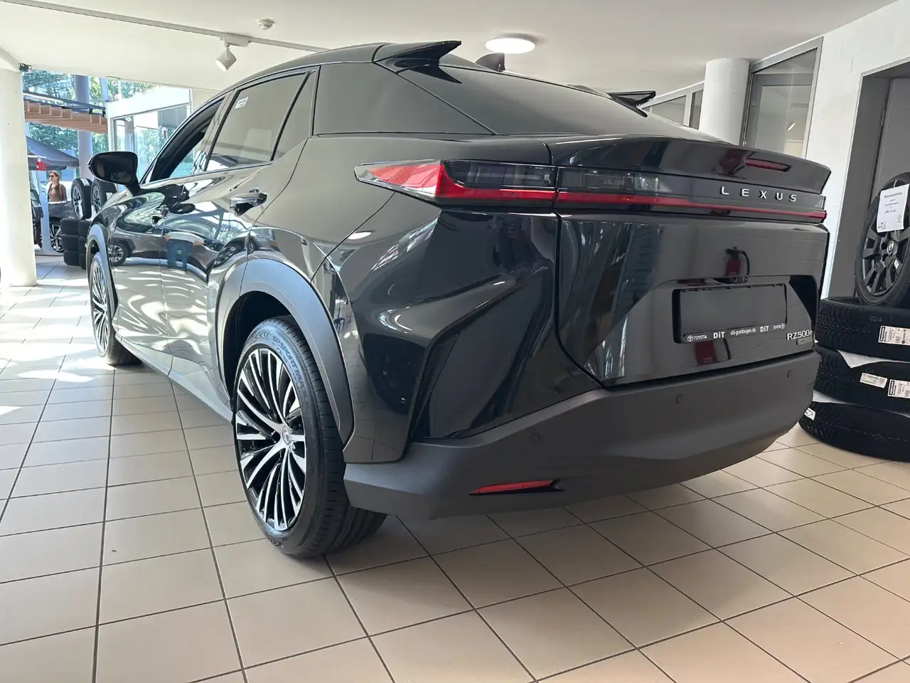 Lexus RZ 500 6