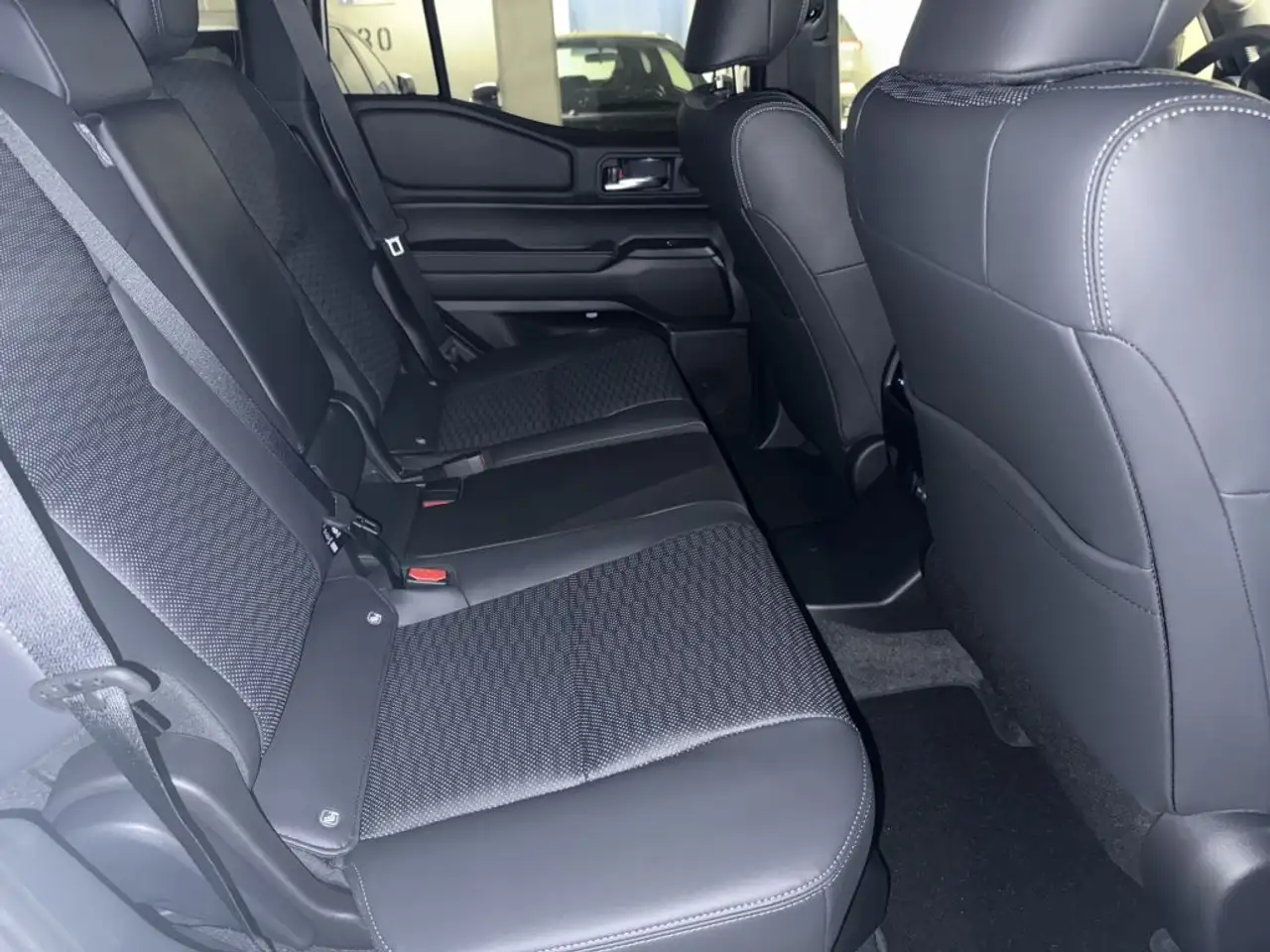 Toyota Land Cruiser 11