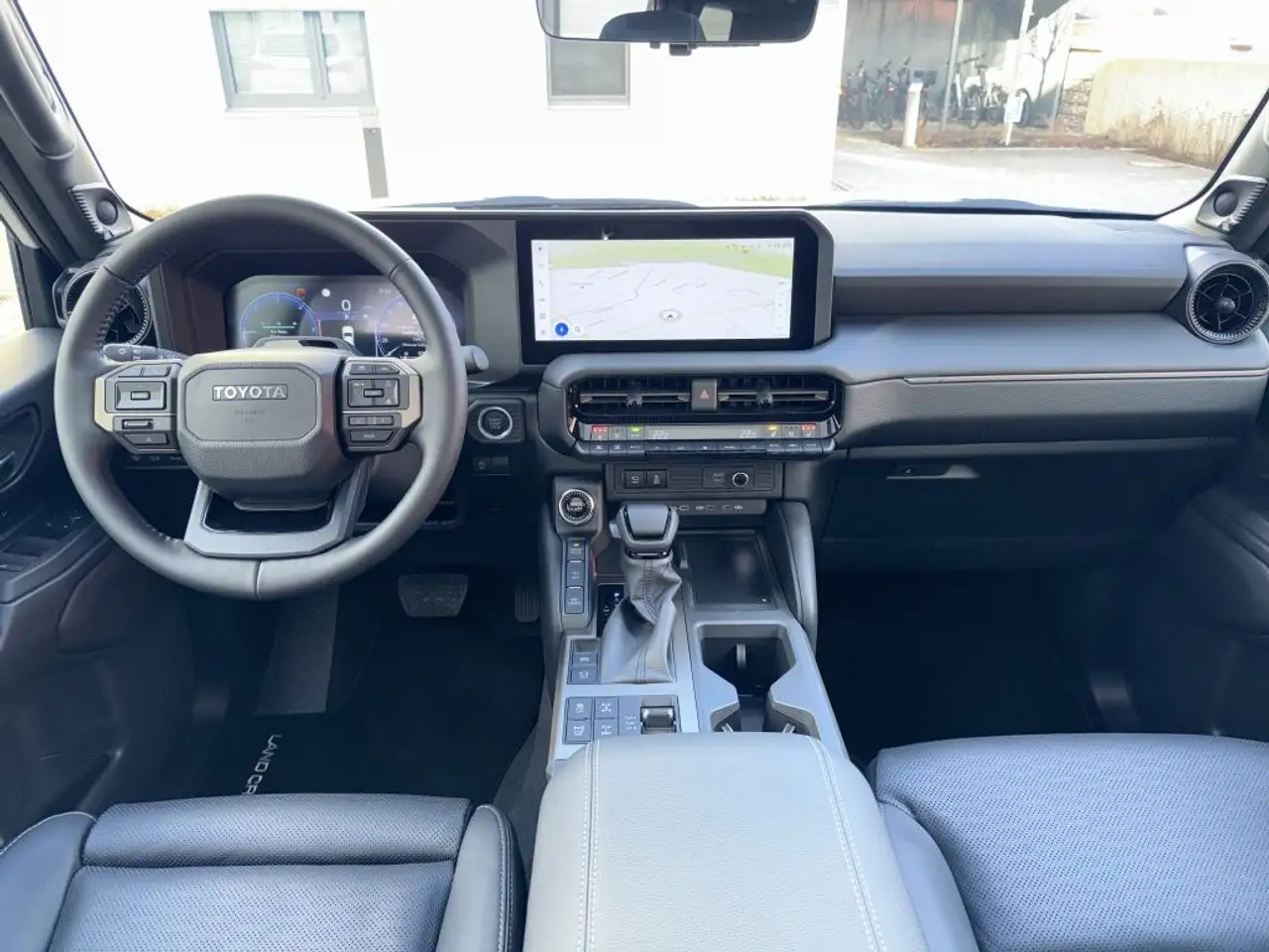 Toyota Land Cruiser 12