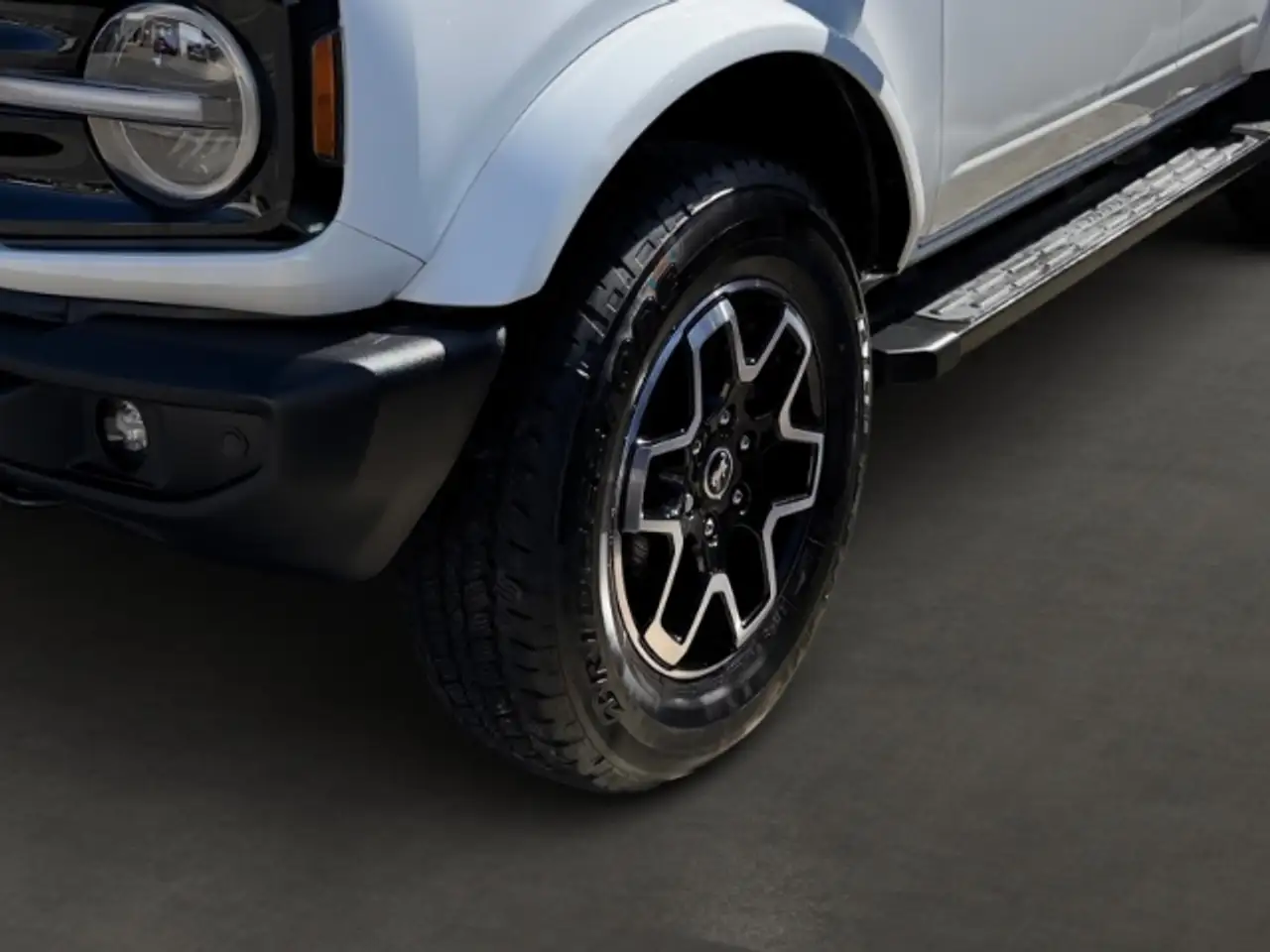 Ford Bronco 6