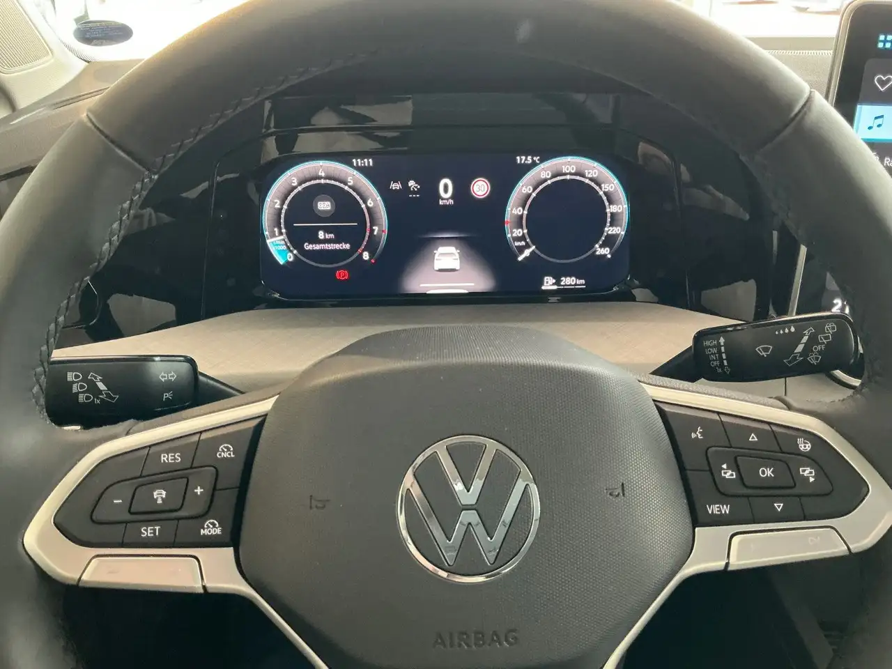 Volkswagen Golf 11