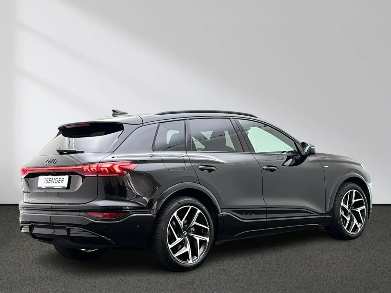 Audi Q6 3