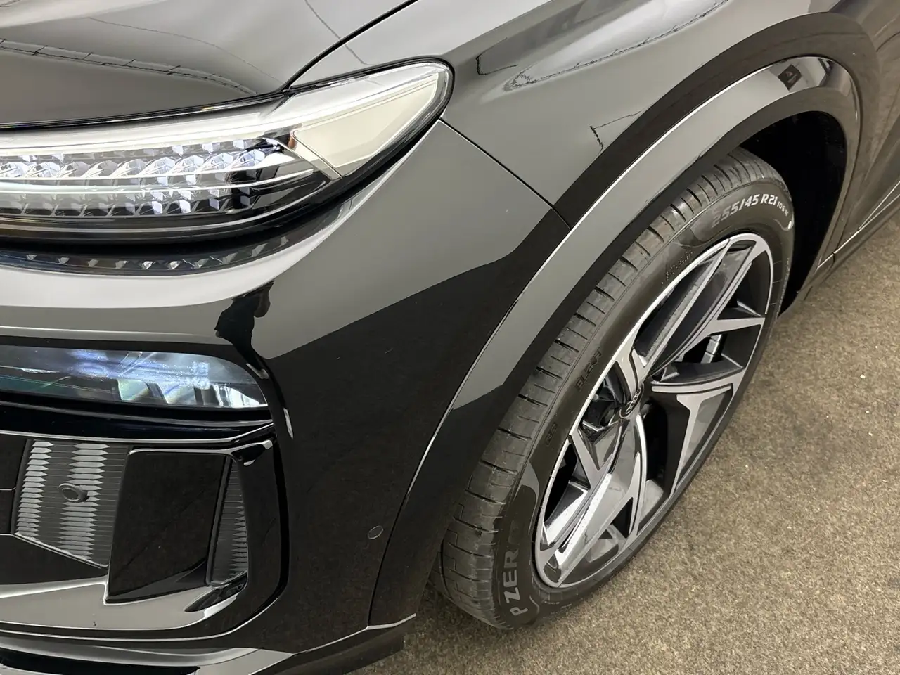 Audi Q6 6