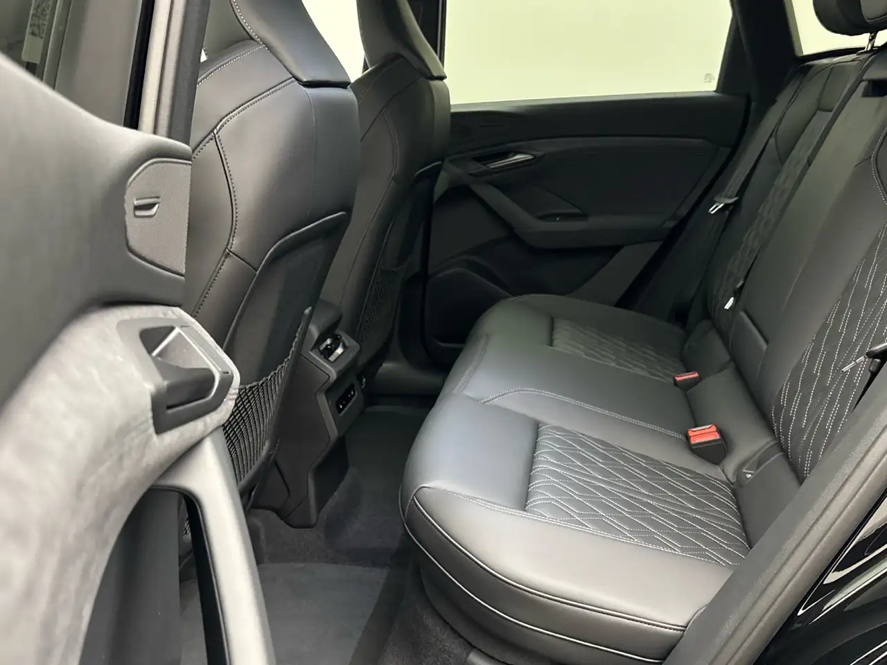 Audi Q6 11